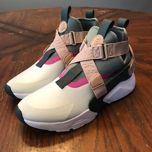 Women’s Nike Air Huarache City Running Shoes.